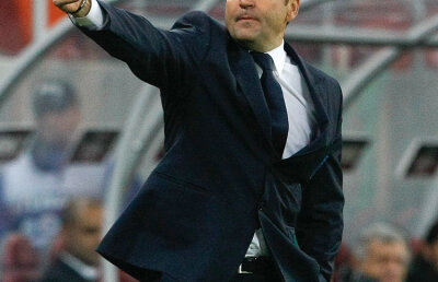Iordănescu ar fi luat 500.000 de euro pentru titlu » Ilie Stan: "Bonusul meu? Prima la dreapta!" :D