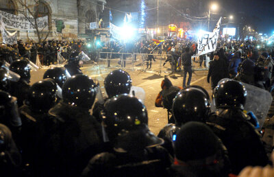 Cătălin Tolontan şi un reprezentant al Jandarmeriei vor continua la TV dialogul de la conferinţa de presă despre ultraşi, manifestaţii şi violenţe