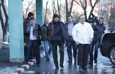 Mircea Lucescu a ieşit din spital: "Îmi pare rău că am lovit un tramvai care staţiona" ;)