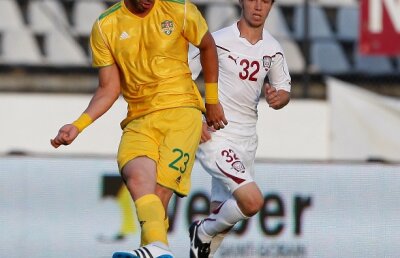 Dinu Gheorghe despre Rapid: "L-au dat afară pe Apostol ca să-l schimbe cu unul care pasează cu jgheabul" :D