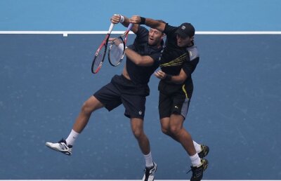 Tecău şi Lindstedt s-au calificat în semifinale, dar suedezul a păţit-o rău » "Sînt ca un Ştrumf. New balls, please!" :)
