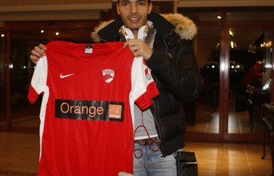 Încă un transfer ratat de Dinamo. Menassel trimis acasă! A venit, a pozat cu tricoul şi-a plecat!