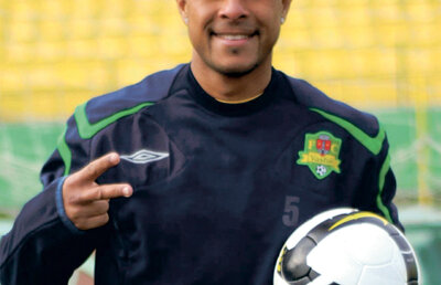 După achiziţiile atacanţilor Savio şi Braganca, Hizo vrea să-l folosească din nou pe Wesley ca mijlocaş central