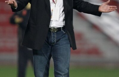 VIDEO Olăroiu, furios după 0-4 în deplasare cu Al Jazira: "Nici cu poarta goală n-am fi marcat!"