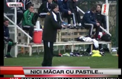 Şumudică a făcut din nou recital: "Nici pastilele nu-şi mai fac efectul, bag 5 xanaxuri şi 3 distonocalme"