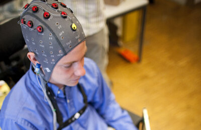 Undele cerebrale pot fi traduse în cuvinte. Cum funcţionează maşina de citit gânduri?