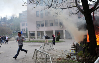 Incidente şi la Cupa Africii » Suporterii au incendiat sediul companiei de energie electrică din Guineea!