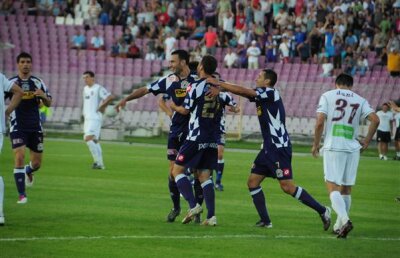 Poli nu vede niciun leu de la Consiliul Local! Ciuhandu: "Să-şi lămurească problema cu licenţa"