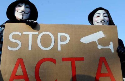 Adrian Năstase: ACTA ar putea transforma furnizorii de internet în furnizori de informaţii