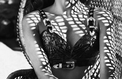FOTO! Eva Mendes, in lenjerie intima! Uite ce are pe mana Ryan Gosling!