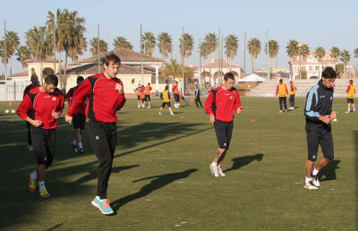 FOTO » "Înzăpeziţii" Oţelului s-au antrenat alături de colegi în Spania la peste 10 grade