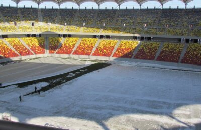 Gazonul de pe Arena Naţională trebuie să treacă peste încă o tură de ninsori, viscol şi ger pînă la meciul cu Twente