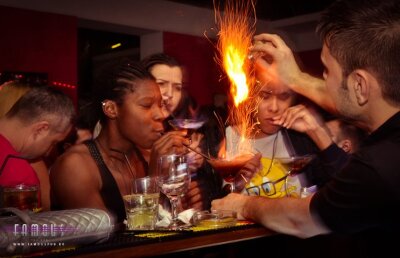 FOTO Baschetbalistele de la Tîrgovişte îşi fac de cap! Au băut toată noaptea în club