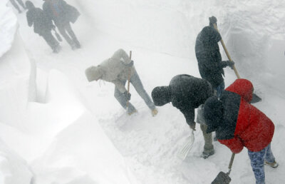 Soluţie extremă » Fanii deszăpezesc Mogoşoaia pentru Steaua!