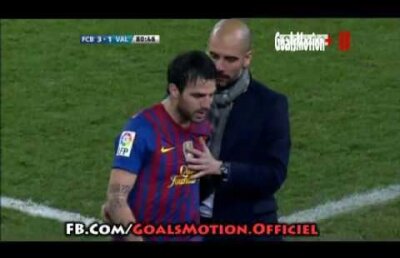 VIDEO Guardiola şi-a pierdut cumpătul! I-a dat un brînci lui Cesc de era să-l dărîme