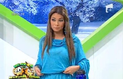 VIDEO! Roxana Vancea, cu chiloteii expusi