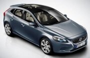 Volvo V40 a „scăpat” pe internet înainte de Geneva
