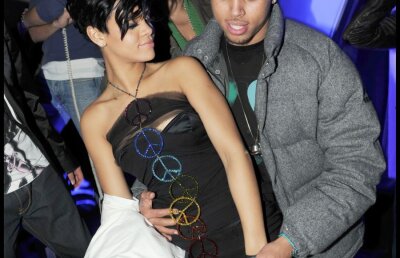 Rihanna, in PERICOL sa se impace cu Chris Brown