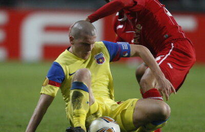 Bourceanu contrazice teoria ofensivă a lui Ilie Stan » "Gladiatorul" e mai defensiv decît fundaşii