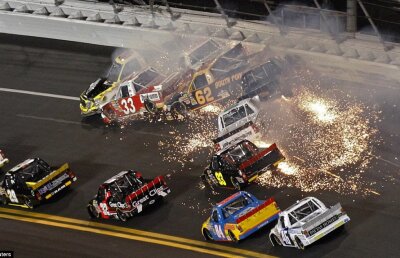 Uitaţi de Oscaruri şi de All Star Game! Bine aţi venit la Daytona!