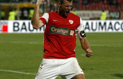 Căpitan fără vot » Şefii de la Dinamo i-au oferit lui Marius Niculae banderola de căpitan