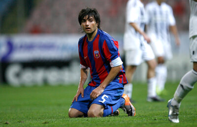 Cel mai bun stelist din turul campionatului dă probe în Asia » În genunchi la chinezi