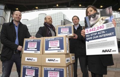 Petiţie împotriva ACTA depusă la Parlamentul European