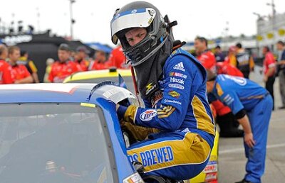 VIDEO Driver online!Un pilot din NASCAR a postat în direct pe Twitter poze din timpul accidentului lui Montoya