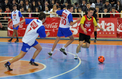 A început! » Primul meci din Cupa Liceelor s-a jucat la Braşov, iar Şumudică a dat lovitura de start