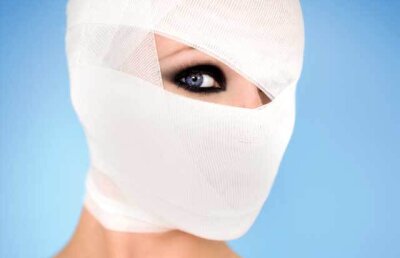 Chirurgia plastică te poate "întineri" cu 9 ani