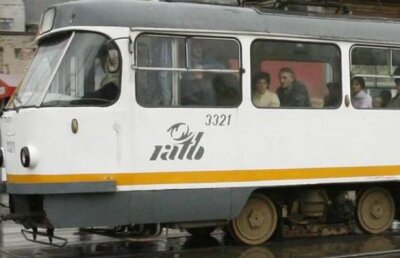 Accident grav în Capitală: Tramvaiele 1, 11 şi 35 sunt blocate pe Bulevardul Vasile Milea