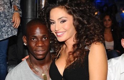 Încă o nebunie făcută de Balotelli: a stat pînă dimineaţa într-un club de striptease