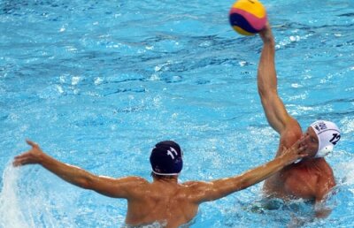 România a suferit prima înfrîngere în Liga Mondială