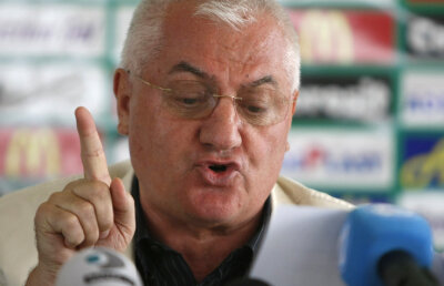 Dragomir îi laudă pe toţi: "Steaua trage la titlu, rapidiştii sînt drăguţi, iar arbitrajele se vor îmbunătăţi" :)