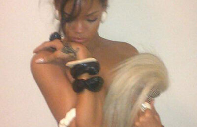 FOTO! Rihanna, TOPLESS pe Twitter!