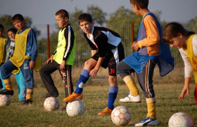 Campania "Mitică la brutărie" continuă » "În 20 de ani n-aţi făcut nimic pentru copii şi juniori"