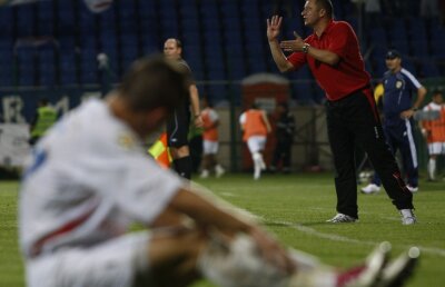 Dorinel: "Să-ţi dai demisia e o prostie. Aveţi răbdare, ne vom reveni" » Ce le reproşează suporterilor