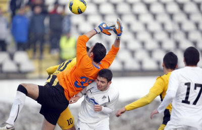 VIDEO Bocăneală l-a îmbolnăvit de nervi pe Şumudică! » Centralul le-a anulat braşovenilor un gol valabil