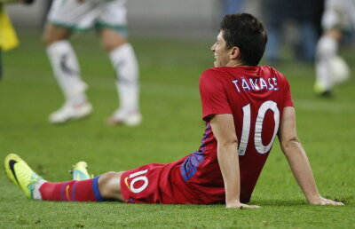 Tănase nu mai e de neînlocuit » Concurenţa cu Florin Costea îl poate exila pe banca de rezerve