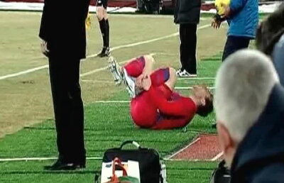 FOTO Blestemul fundaşului dreapta » În 20 de minute, doi "rupţi" la Steaua!