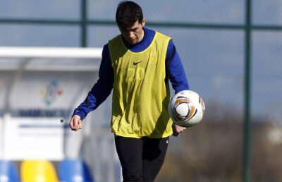 Rezerva rezervelor! » Culmea concurenţei: Dănănae nu prinde lotul de 18 nici cînd e singur pe post :)