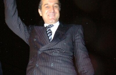 Becali s-a urcat pe maşină de bucurie » "Am jucat şoricelul cum am vrut noi"