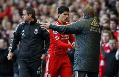 VIDEO Suarez, de la agresor la victimă! Accidentat după ce a fost atacat fără minge de Huth