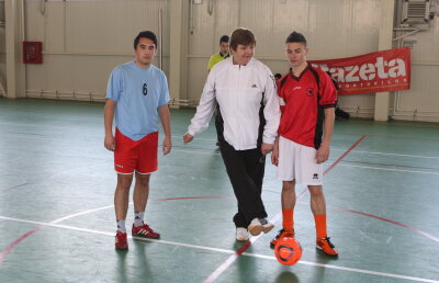 Fostul director DJST, Elena Frîncu, a dat lovitura de start la Constanţa în Cupa Coca-Cola