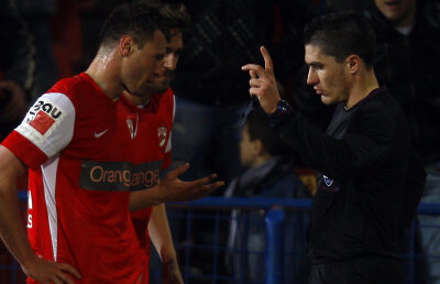 Kovacs, record de cartonaşe roşii! » A eliminat 16 fotbalişti în 13 meciuri în acest sezon