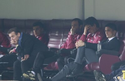 Jucătorii îi iau apărarea lui Răzvan: "Ar fi o greşeală să plece, noi sîntem de vină"