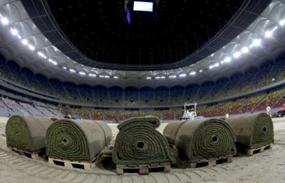 Încă 1,2 milioane € pentru o prelată, motocositoare şi ustensile de aerat iarba la Naţional Arena :)