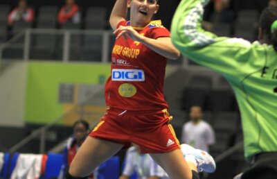 Final de infarct! România învinge Serbia cu 21-19 şi urcă pe primul loc în grupa preliminară pentru Euro 2012