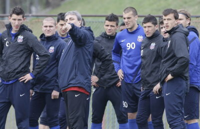 Clanul "Mihailor" » Gluma zilei pe GSP.RO: Cum arată staff-ul Stelei acum :D