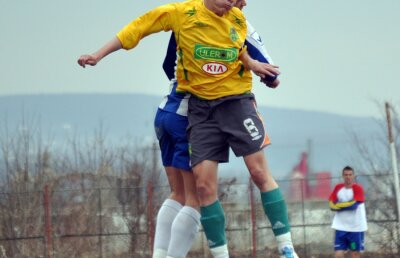 VIDEO Mai bun ca Ronaldinho? Cu un singur şut, un junior botoşănean a nimerit bara de PATRU ori!